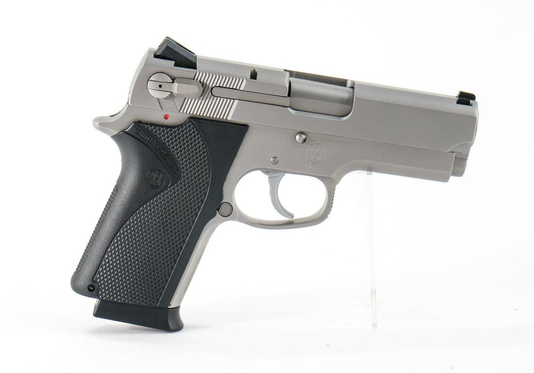 Smith & Wesson 4516 -1 .45 ACP Pistol: S&W model 4516-1 in .45 ACP with one, seven round removable magazine and a 3.5" barrel. Grip plates have sharp clean checkering with little to no wear. Satin frame has a few very light surface scuffs.