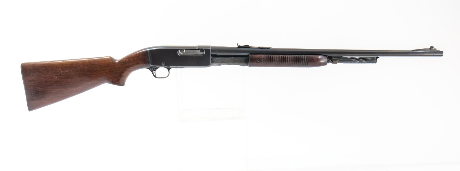 Remington GameMaster 141 .32 Rem Rifle: Remington "The Game Master" model 141 in .32 Remington with a internal five round spiral magazine tube and a 24" barrel. This is a "Take-Down" rifle meaning that the removal of a large screw on the re
