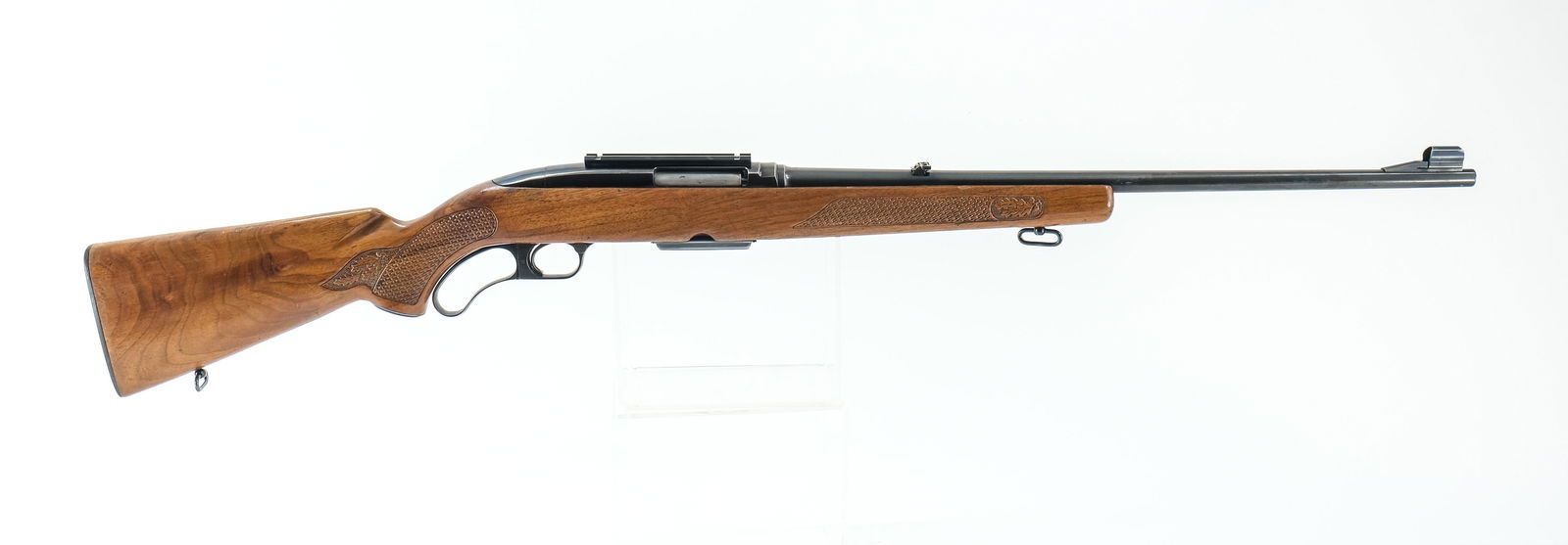 Winchester 88 .308 win Lever Rifle: Winchester model 88 in .308 Winchester with a detachable four round magazine and a 22" barrel. Checkered butt-plate has moderate wear and the screws have a touch of metal oxidation. One piece wood sto