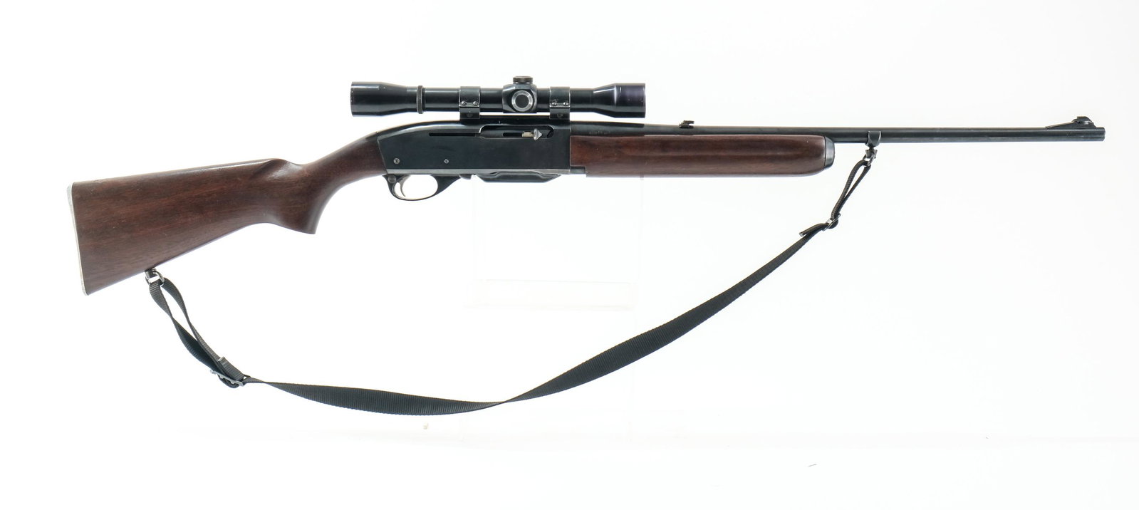 Remington Woodsmaster 740 .30-06 Rifle: Remington Woods master model 740 in .30-06 Springfield with a removable four round magazine and a 22" barrel. Metal "Remington" butt plate with moderate wear no damage. Butt stock has very light surfa