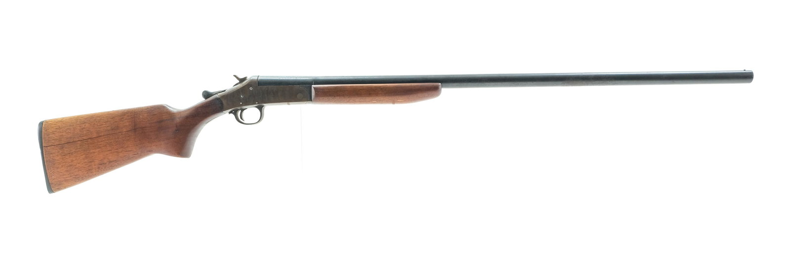 Harrington & Richardson M48 Shotgun: Description Harrington & Richardson model M48 in 16 gauge with a single shot capacity and a 30" barrel. The plastic butt plate has small dings and chips. Wood stock has a larger crack on the right sid