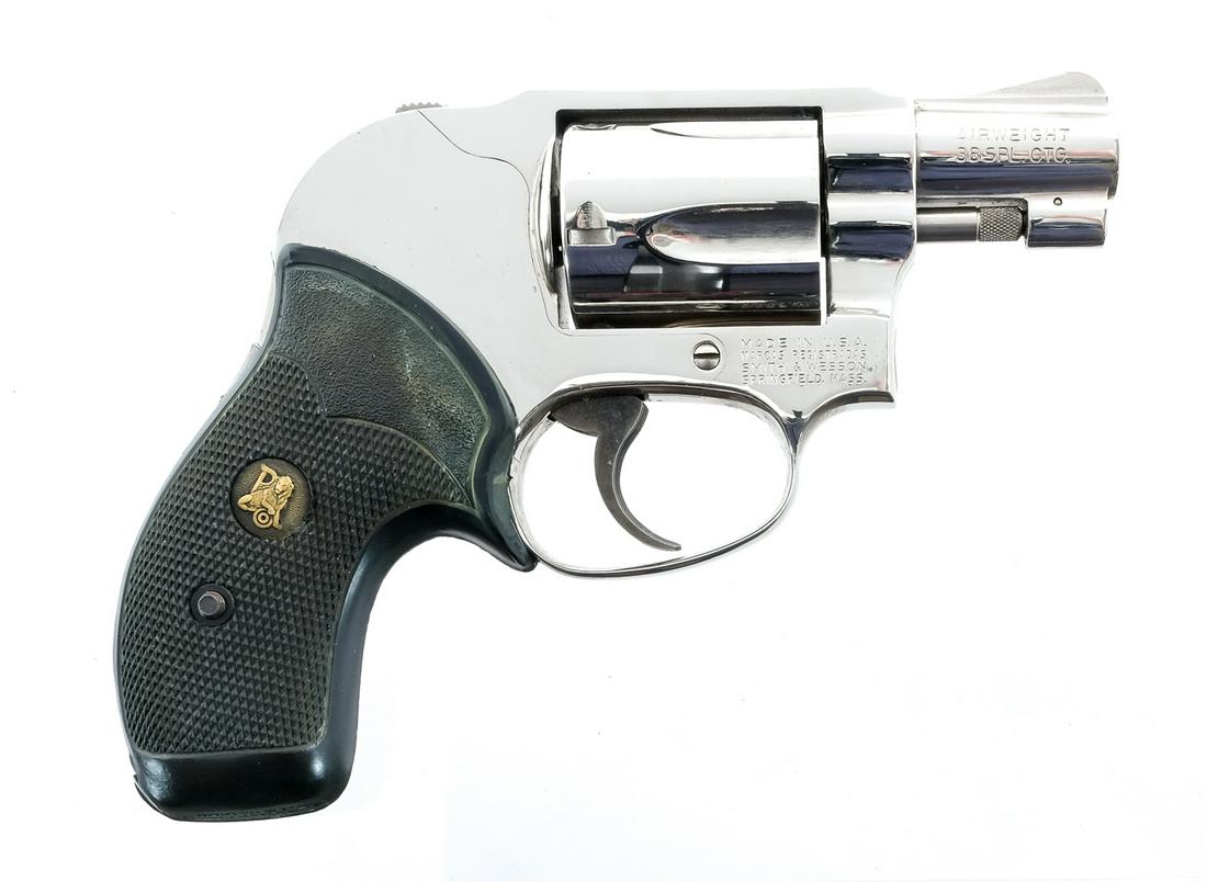 S&W 38 Airweight .38 Spl Revolver: Description Smith & Wesson Model 38 Airweight in .38 Special with a five round capacity and a 2" barrel. Checkered rubber Pachmayr grip. Polished nickel plated frame, cylinder and barrel. Case colored