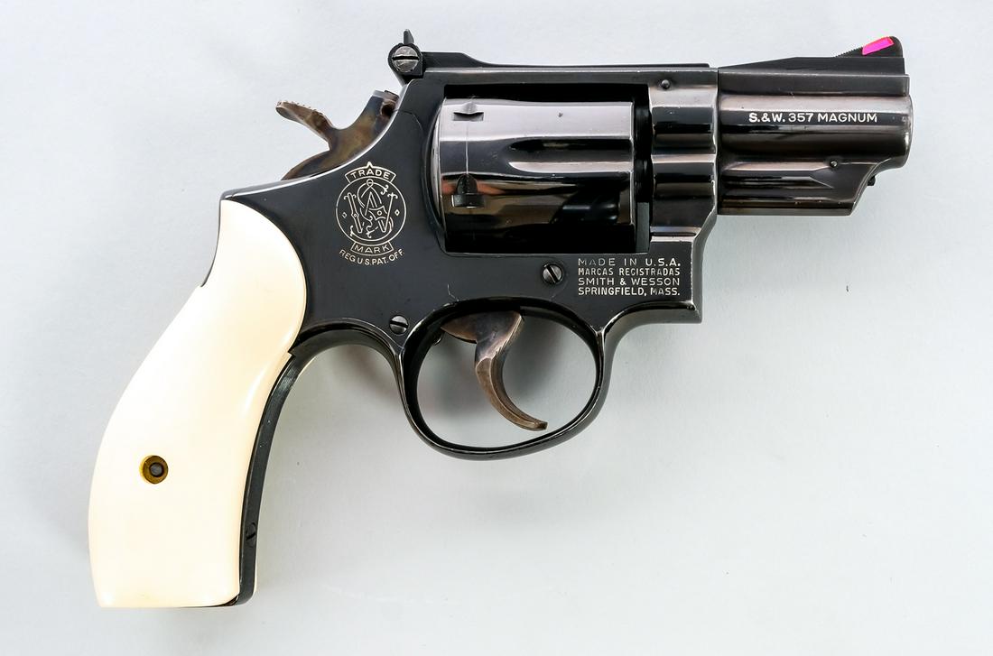 S&W 19-3 .357 Magnum Revolver: Description Smith and Wesson 19-3 .357 magnum with a 2.5" barrel. Blued metal frame and cylinder with case colored textured hammer and wide target trigger. Rear adjustable and front fixed sights. Smoo