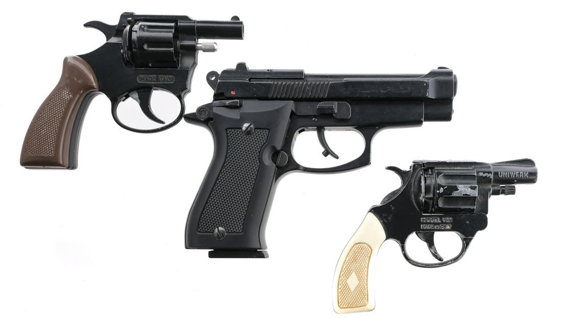Estate Starter Pistol 3Pcs Lot Pistols: Description This lot is for three Estate found starter pistols. Italian made Model 85 Auto in 8mm blanks with a removable magazine and a 3.75" plugged barrel. Made to look like a Beretta. Italian Vang