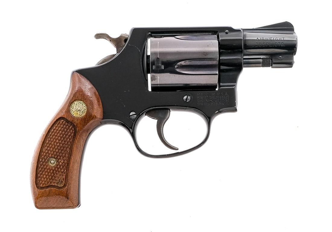 S&W 37 Airweight .38 Spl Revolver: Description Smith & Wesson Airweight Model 37 in .38 Special with a five round capacity and a 2" barrel. Checkered wood grip plates. Blued frame, cylinder and barrel. Case colored serrated trigger and