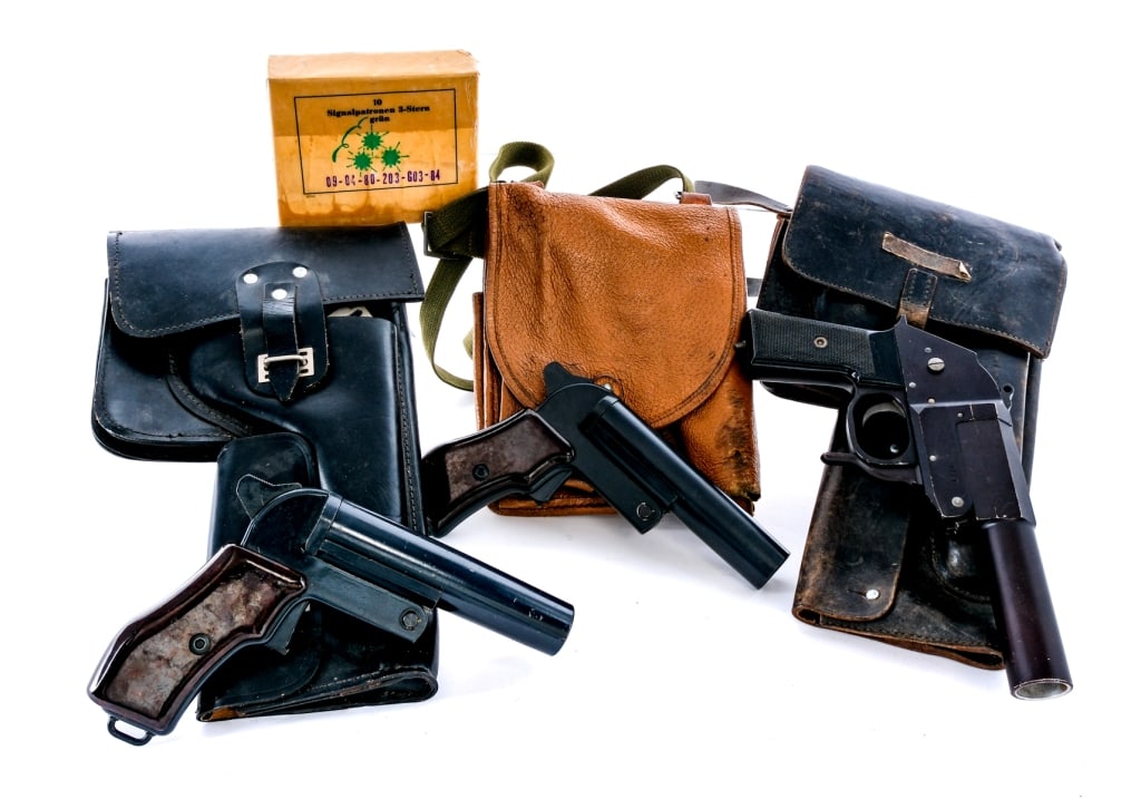 Flare Gun 3Pcs Lot Pistols: Description Flare gun lot with three pistols and one box of flares. Comes with two Post War Czech VZ 44/67 SHE 68 flare guns with leather carry bags and one East German Post War with carry bag. All in