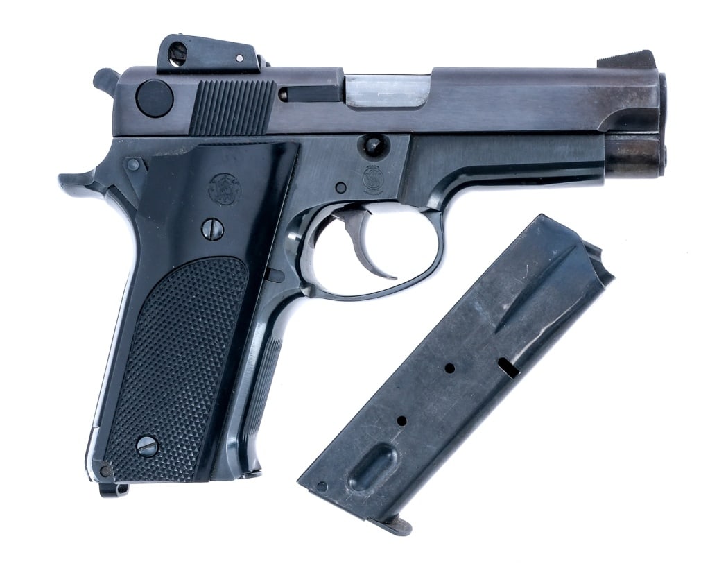 Smith & Wesson 559 9mm Semi Auto Pistol: Description Smith & Wesson model 559 chambered in 9mm with two, fourteen round removable magazines and a 4" barrel. Blued steel frame with checkered polymer grips. Double/single action trigger and ham