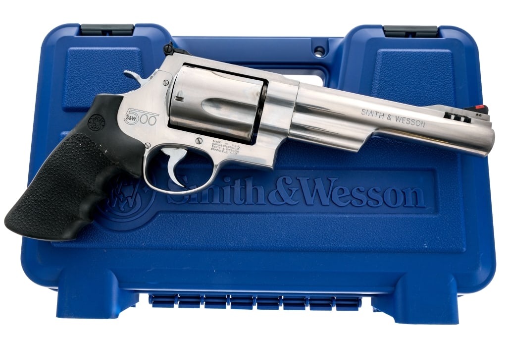 Smith & Wesson 500 .500 S&W Magnum Revolver: Description Smith & Wesson 500 chambered in .500 S&W Magnum with a five-shot cylinder and a 6.5" ported barrel. Stainless steel barrel, frame, fluted cylinder, double action trigger, and hammer. Pebbl