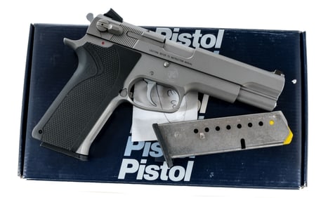 Smith & Wesson 1006 10mm Semi Auto Pistol