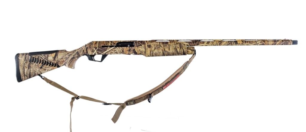 Benelli Super Black Eagle II 12 Ga Semi Shotgun: Description Benelli Super Black Eagle II in 12 gauge 2 3/4"-3" 3 1/2" with a three round capacity and a 28" top rib vented barrel. Removable MID RANGE choke installed. Made in Italy in 2008. Black rub