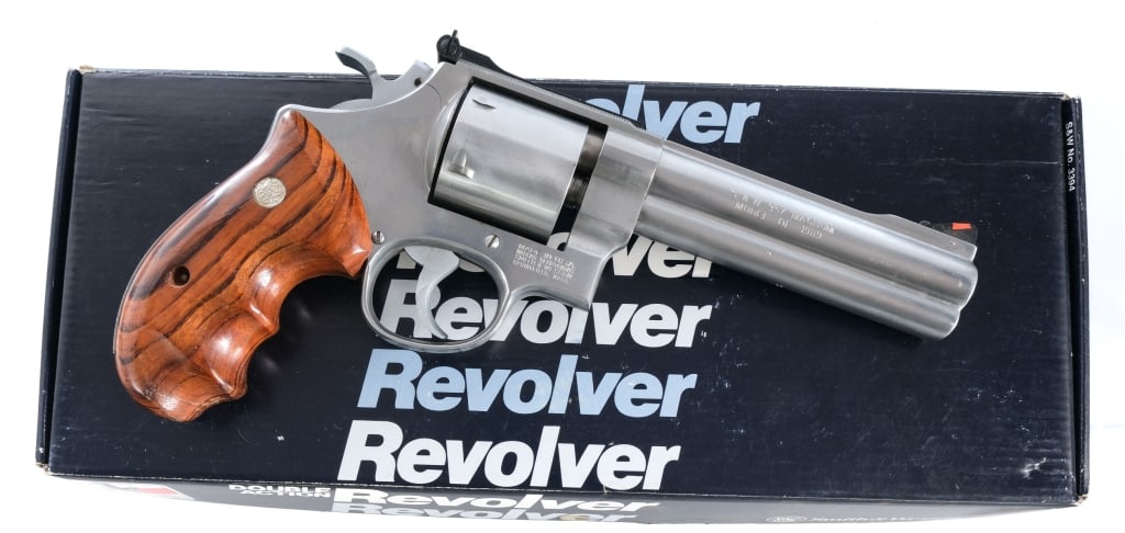 S&W 627-0 Model of 1989 .357 Mag Revolver: Description Smith & Wesson 627-0 Model of 1989 in .357 Magnum with a six round capacity and a 5.5" full underlug barrel. This revolver is 1 of 5,276 made. Contoured Combat wood grip plates with S&W me