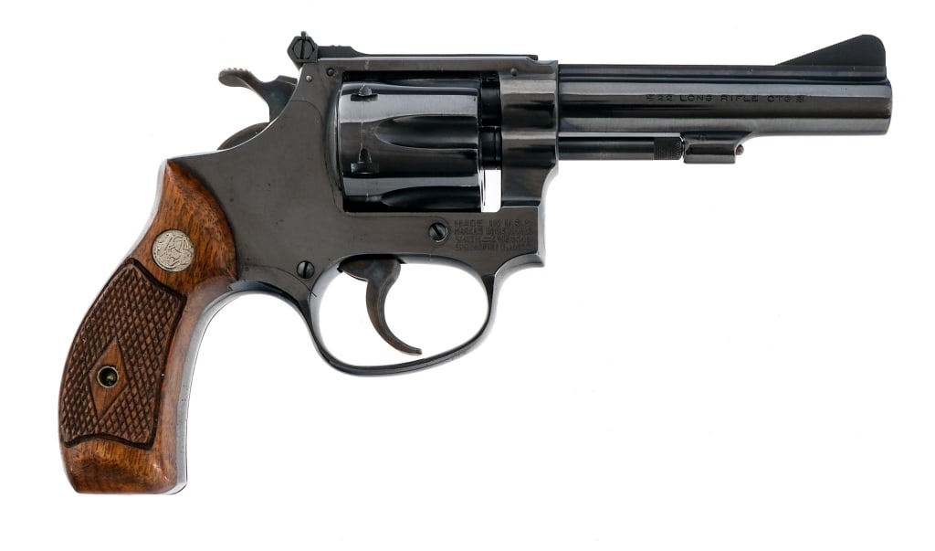 Smith & Wesson Pre Model 34 .22 LR Revolver: Description Smith & Wesson Model of 1953 .22/32 Kit Gun Pre-Model 34 in .22 Long Rifle with a six round capacity and a 4" barrel. Checkered S&W diamond checkered wood grip plates with matching serial 