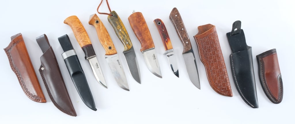 Fixed Blade Knife 6 Pcs Lot Blades: Description This lot is for six fixed blade knives and sheaths from various makers. Helle Norway Utvaer with wood grip plates and a 4" blade. Comes in a dark brown leather belt sheath. Helle Norway Ha