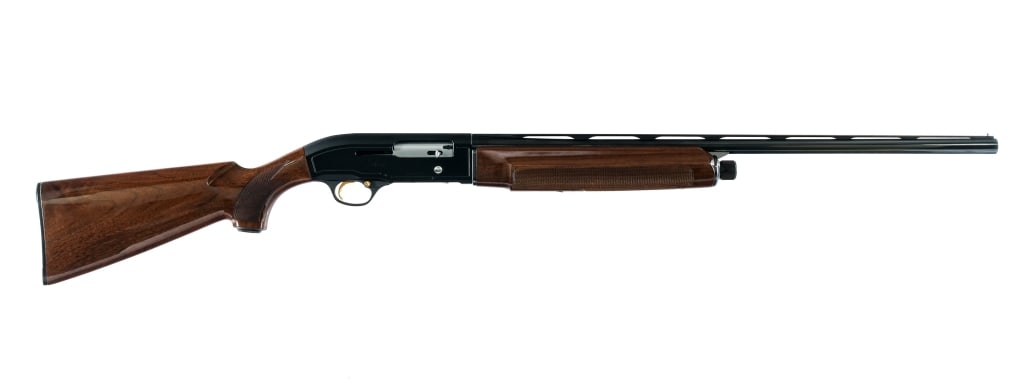 Beretta A303 20 Ga Semi Auto Shotgun: Description Beretta A303 chambered in 20 Gauge for 3" shells with a tubular magazine and a 26" ventilated rib barrel. Removable MOD choke. Silver bead front sight. Blued barrel, magazine tube, and rec