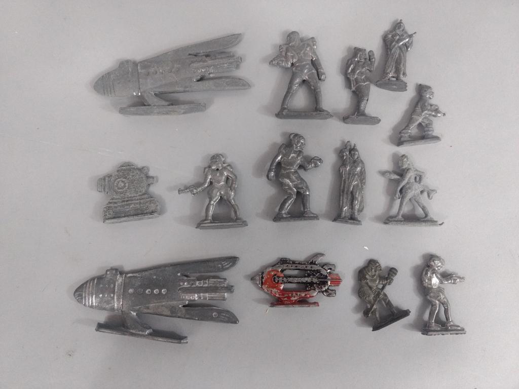 14pc Vtg Buck Rogers Lead Figures & Space Ships: 14pc Vtg Buck Rogers Lead Figures & Space Ships