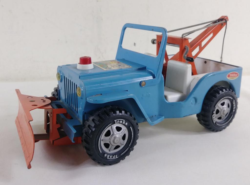 Vtg Tonka Jeep Wrecker w/ Snow Plow: Vtg Tonka Jeep Wrecker w/ Snow Plow