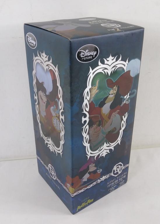 Peter Pan Captain Hook LE Statue in Box: Disney Villians Series Unused. Limited of 1000 pieces. Disney Store Exclusive. 15" tall figurine
