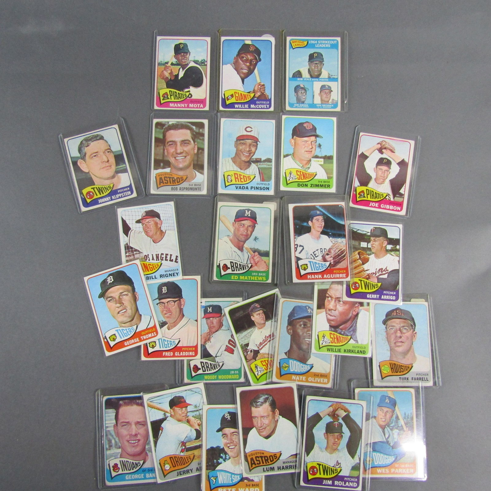 25pc 1965 Topps Baseball Cards w/ Willie McCovey (1 of 5)