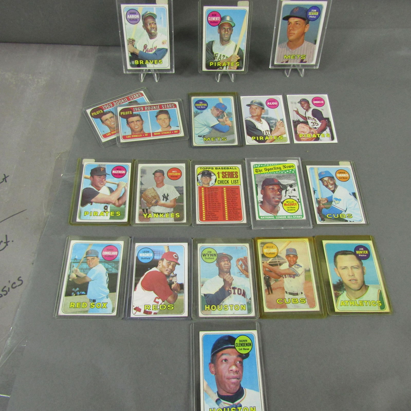 19pc 1969 Topps Baseball Cards w/ Aaron, Clemente (1 of 8)