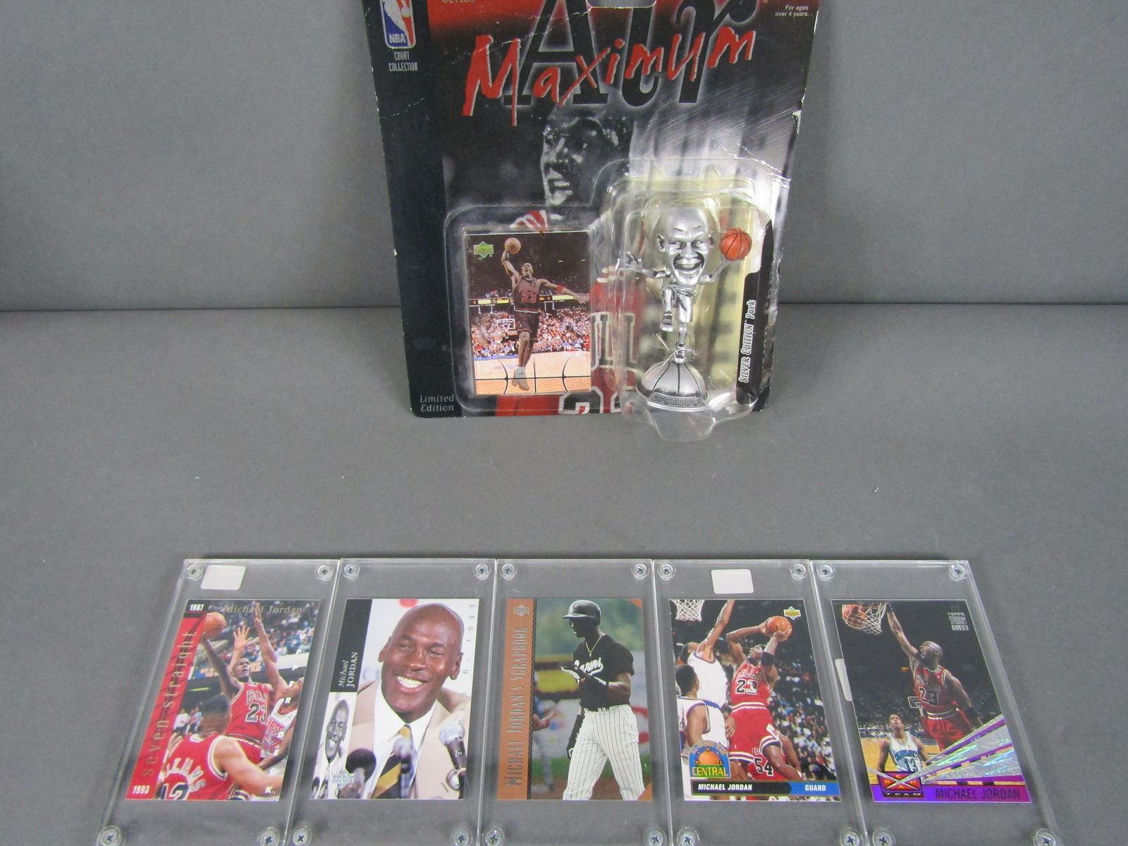 Michael Jordan Silver Edition Figure w/ 5 Cards (1 of 5)