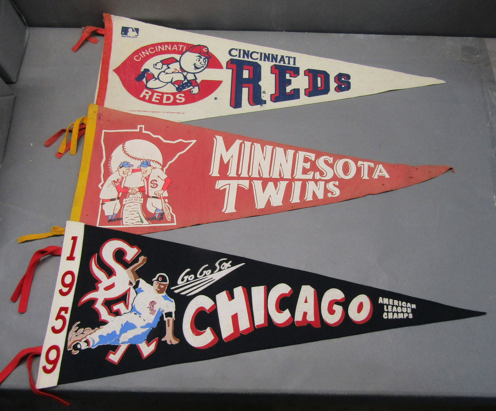 Vtg Soft Felt Baseball Pennants: Reds, Twins, + (1 of 4)