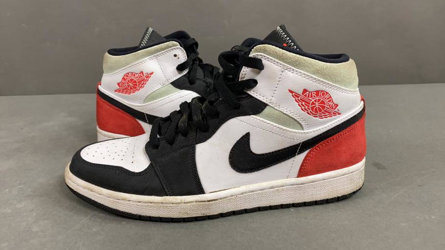 2020 Air Jordan 1 Mid SE Red Black Toe (1014) on Nov 16, 2022 The