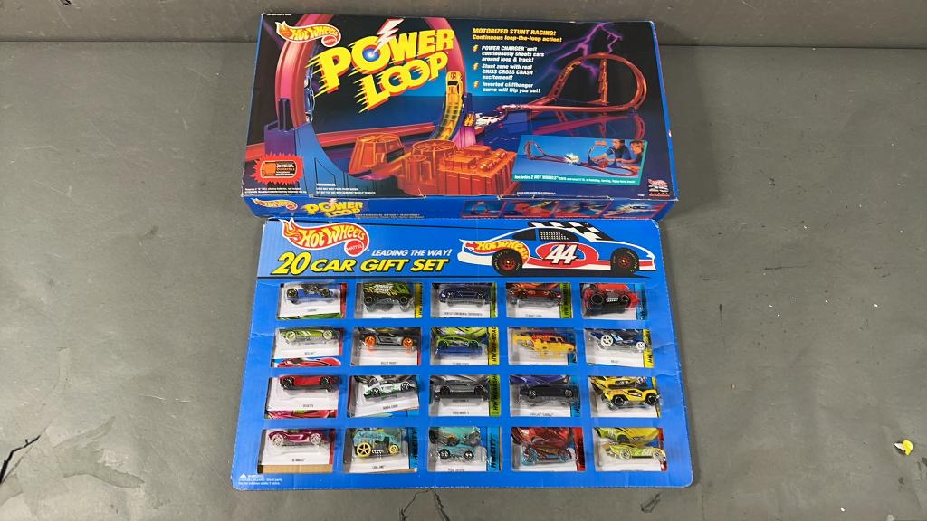 2pc NIP Hot Wheels Power Loop & 20 Car Set: .