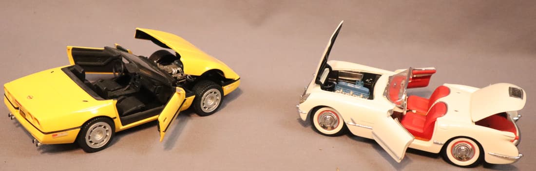 2 - Franklin Mint 1953 & 1986 Chevy Corvettes 1:24 Scale Models with Papers (1 of 7)