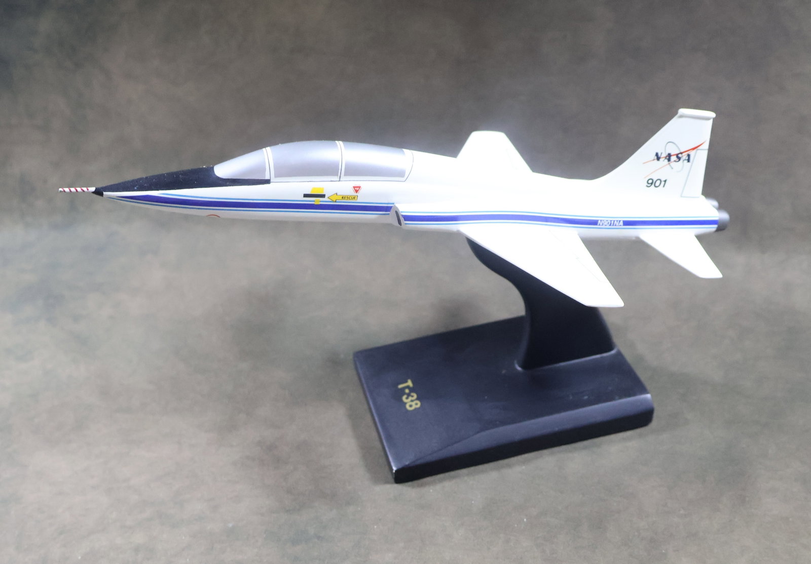 Daron Talon NASA T-38B Model Airplane: The Northrop T-38 Talon is a twin-engine supersonic jet trainer. It was the world's first supersonic trainer and is also the most produced. The United States Air Force (USAF) is the largest operator o