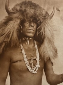 Edward Curtis, Folio - Sia Buffalo Mask. 563