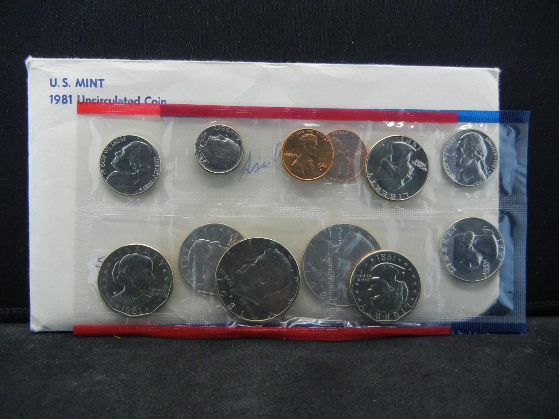 2081 P, D, and S US Mint set in original package. Has (1 of 5)