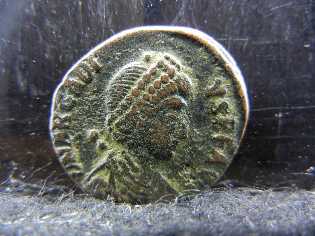 175-330 AD ANCIENT ROMAN COIN, NEARLY UNCIRCULATED, (1 of 2)