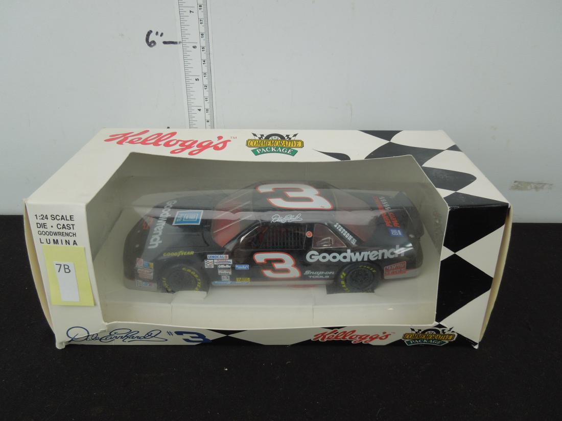 Dale Earnhardt-1:24 Scale Die Cast Goodwrench Lumina,: Dale Earnhardt-1:24 Scale Die Cast Goodwrench Lumina, Kellogg's Commemorative Package, some damage to box