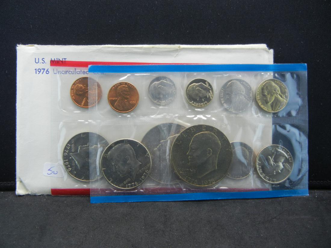 1976 P and D US Mint set in original mint package. GEM (1 of 5)