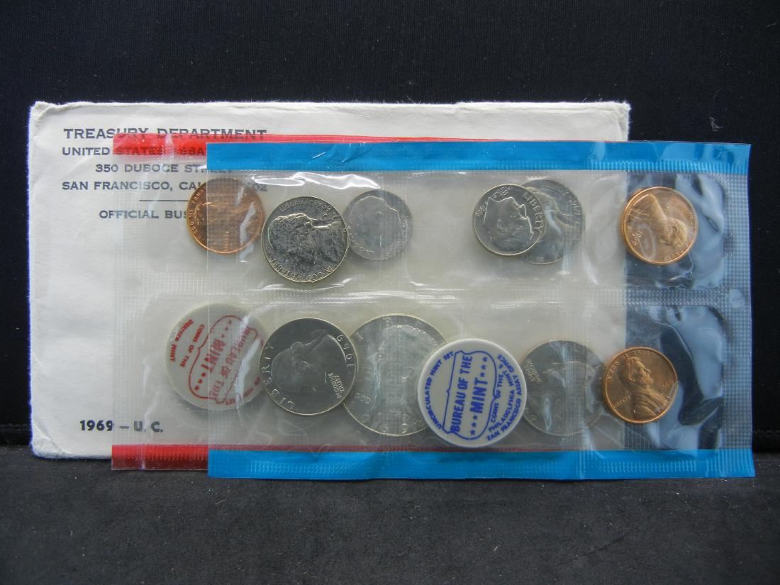 1969 US Mint Set.   Contains 1969-D Silver Kennedy (1 of 5)