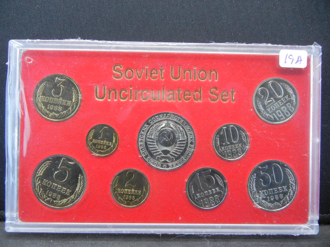 1988 USSR Uncirculated Set.   Leningrad Mint in (1 of 2)