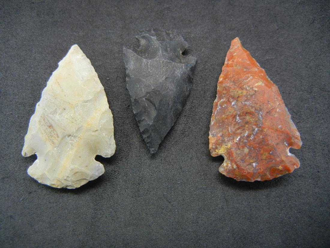 (3) VINTAGE ARROW-HEADS, AGE UKNOWN (1 of 2)