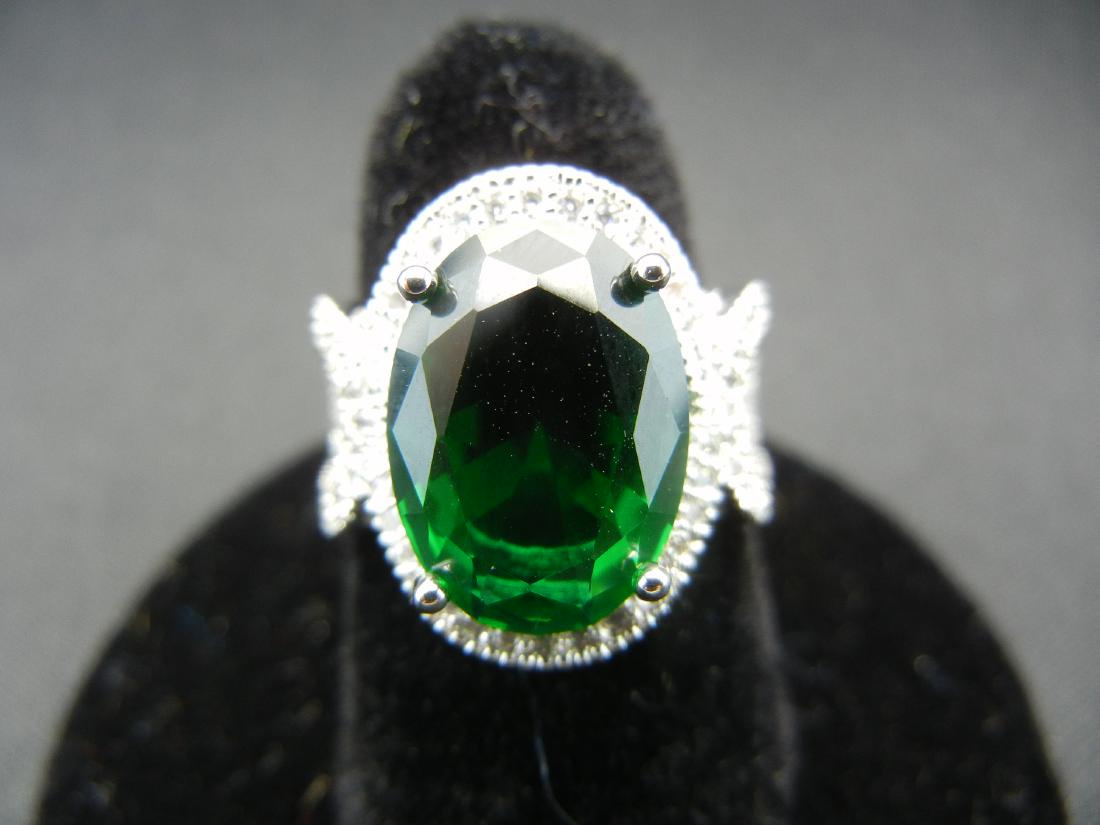 WOMAN'S EMERALD  RING (SIZE 6), NEW/GREAT GIFT, FASHION (1 of 4)