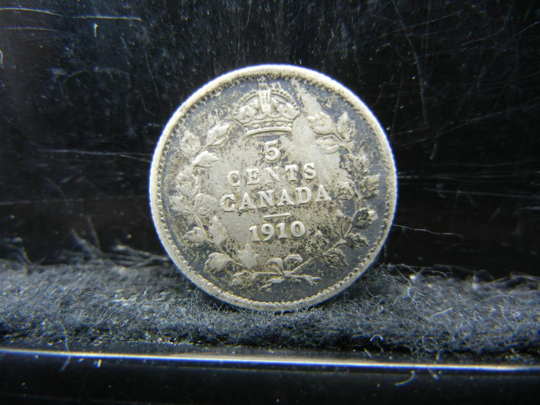 1910 Canada 5 Cents Sterling (92.5%) Silver Coin.  Coin (1 of 2)