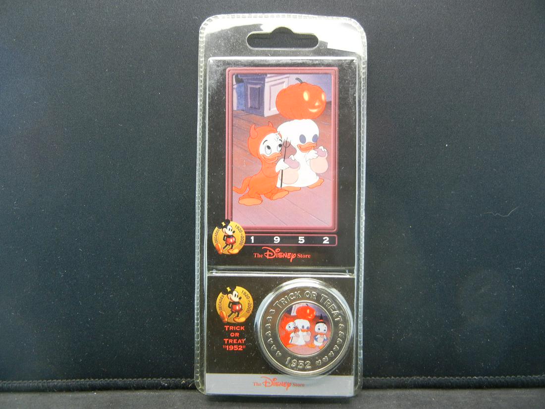 DISNEY'S (TRICK OR TREAT-DONALD DUCK/1952), BRAND NEW (1 of 4)