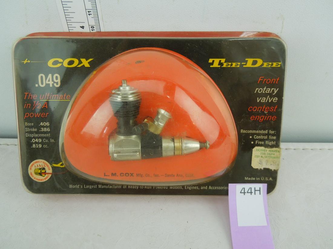 Cox Tee-Dee .049 Model Engine w/ original box: Cox Tee-Dee .049 Model Engine w/ original box