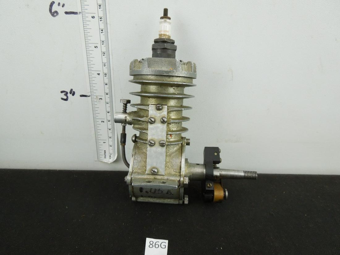 .88 Cubic Inches Possibly Very Rare Model Engine: .88 Cubic Inches Possibly Very Rare Model Engine Tapereed Prop Shaft