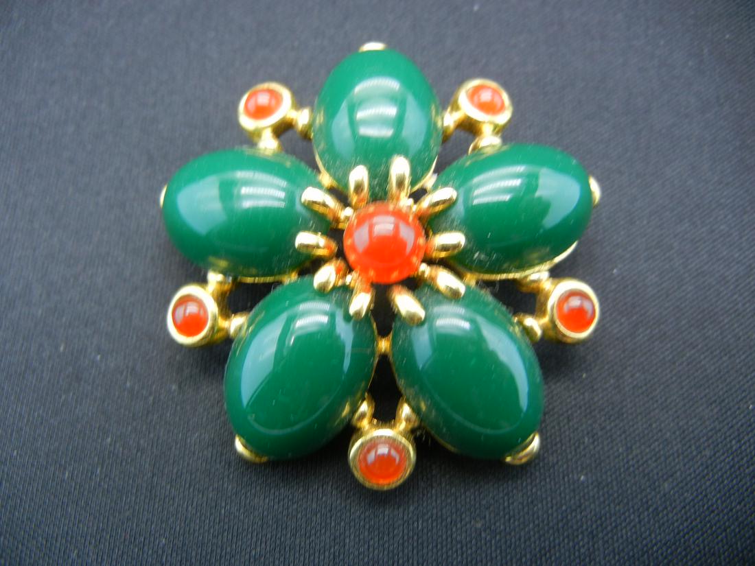 Joan Rivers brand. Flower pin. 2'' diameter. (1 of 2)