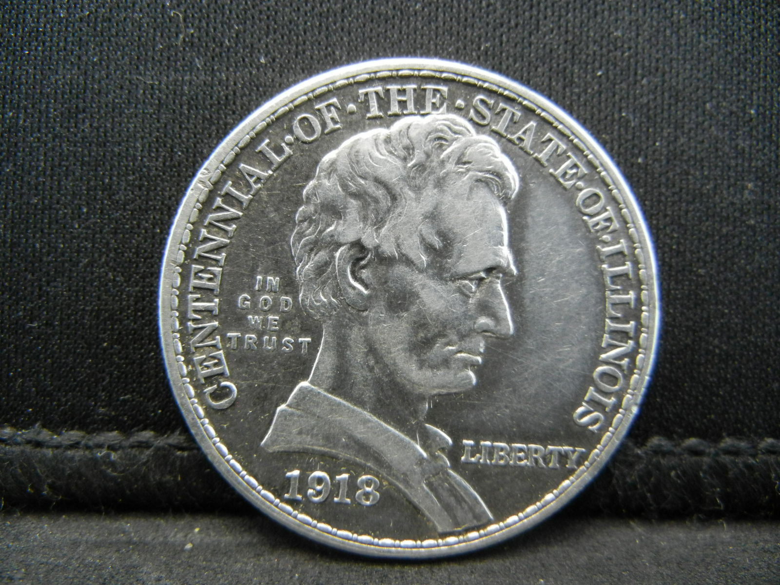 1918 Lincoln Half dollar Commemorative (1 of 2)