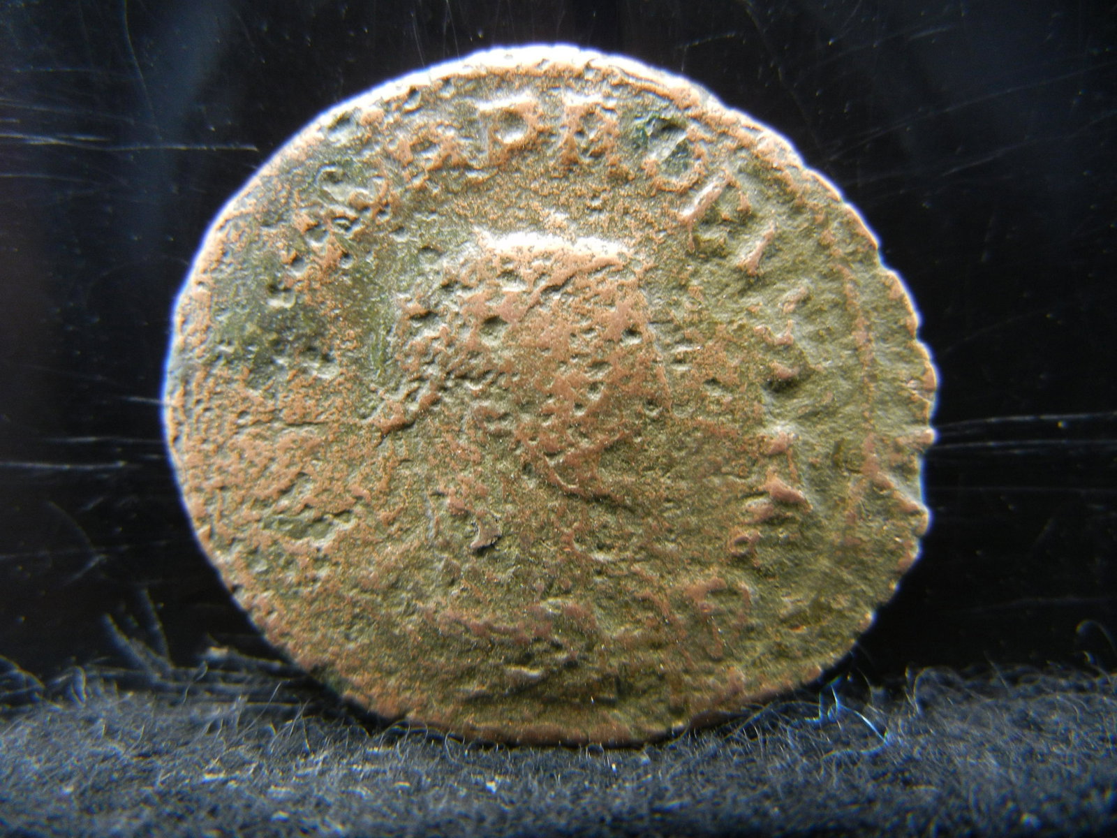 175-330 AD ANCIENT ROMAN COIN: 175-330 AD ANCIENT ROMAN COIN