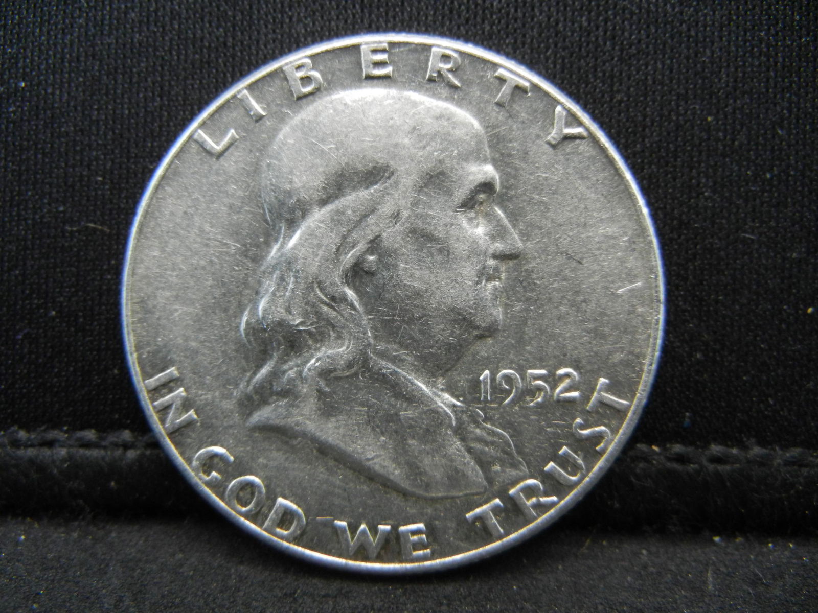 1952 SILVER FRANKLIN (90%) HALF. Pretty Coin (1 of 2)