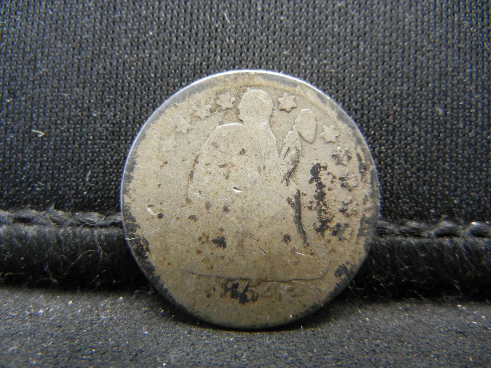 1854 Seated Liberty Dime. (1 of 2)