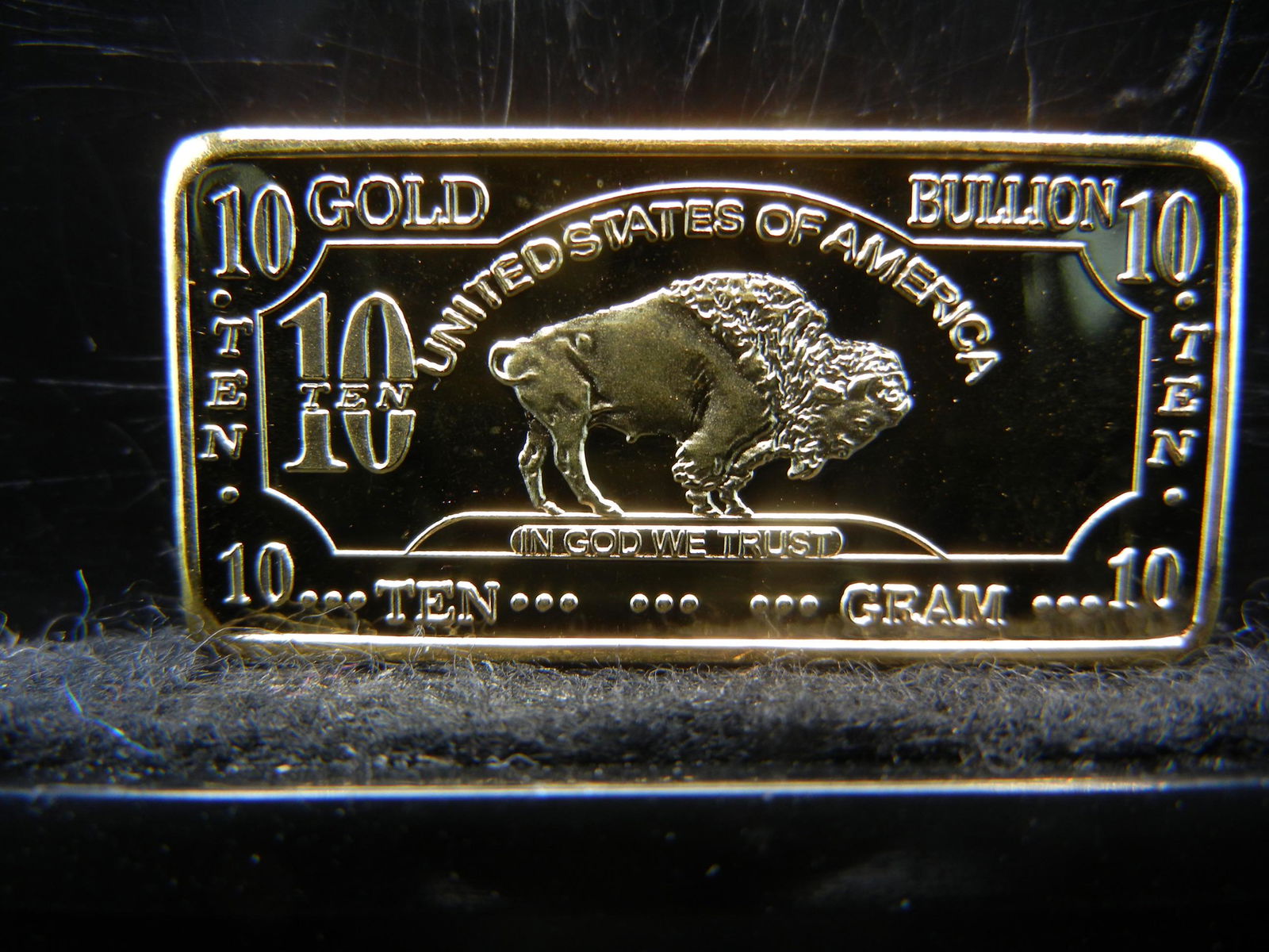 Clad 10 Gram 100 mills .999 Fine Gold Buffalo Collector (1 of 2)