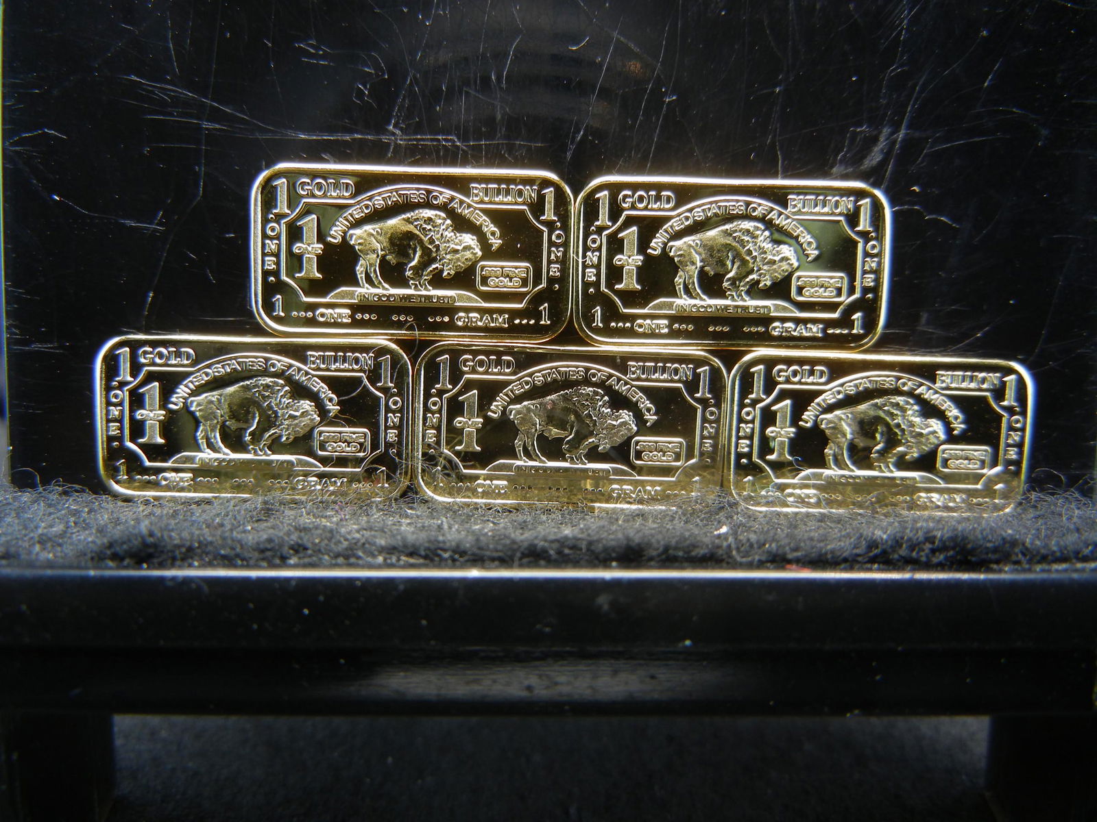 Clad 5 One Gram 100 Mills .999 fine Gold Buffalo: Clad 5 One Gram 100 Mills .999 fine Gold Buffalo Collector bars Clad