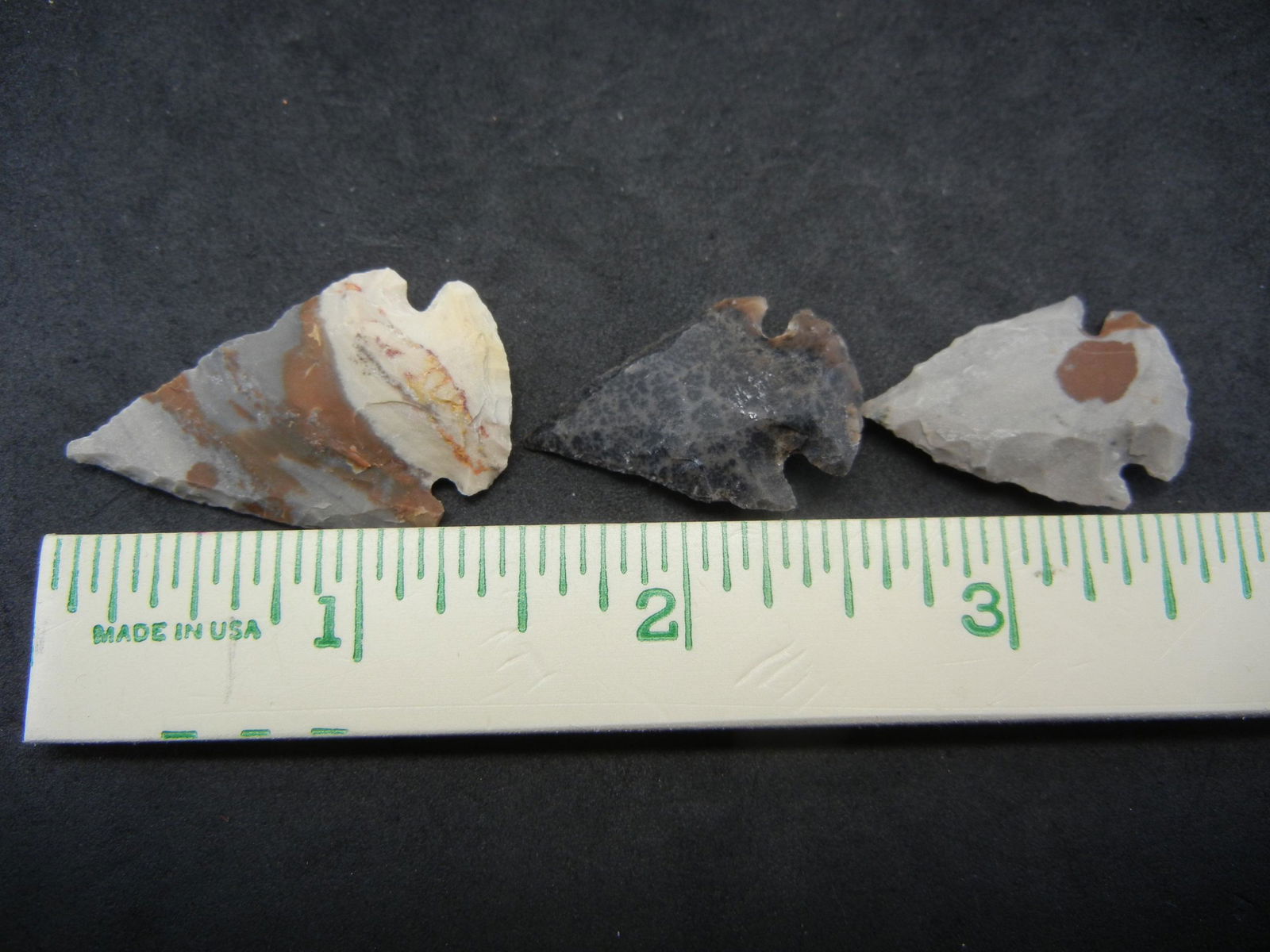 (3) VINTAGE ARROW-HEADS, AGE UKNOWN (1 of 3)
